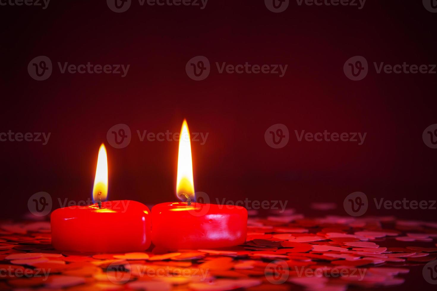zwei rote Kerzen foto