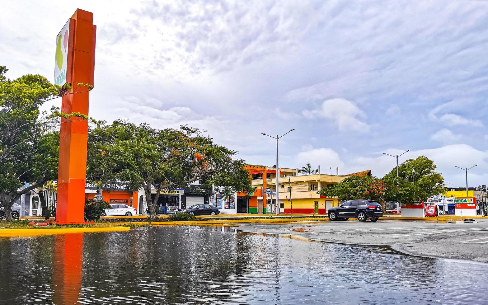 playa del carmen quintana roo mexiko 2021 hurrikan playa del carmen mexiko zerstörung verwüstung kaputte bäume. foto