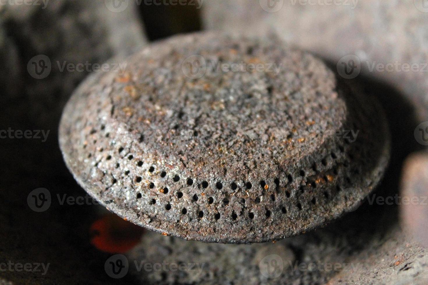 alter und rostiger Gasherd-Brennerkopf foto