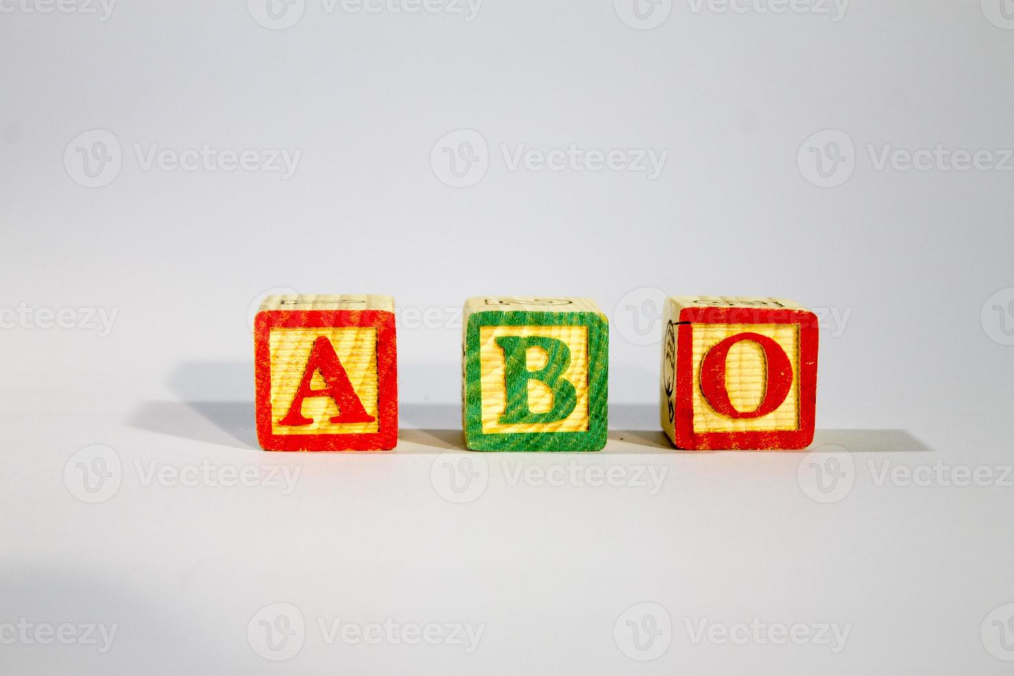 Buchstabenblöcke aus Holz foto