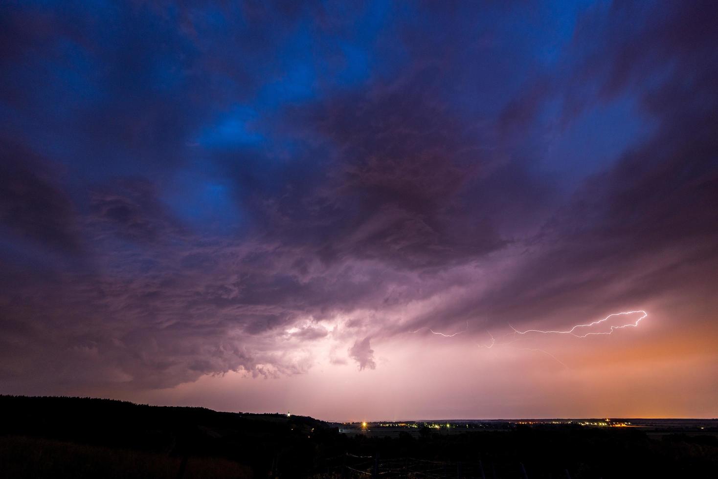 Blitz in einem Gewitter foto