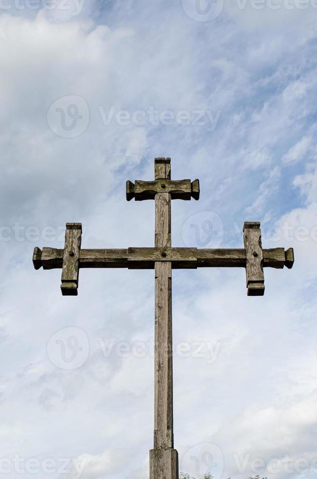 Alte Holzkirche im ukrainischen Kreuz foto