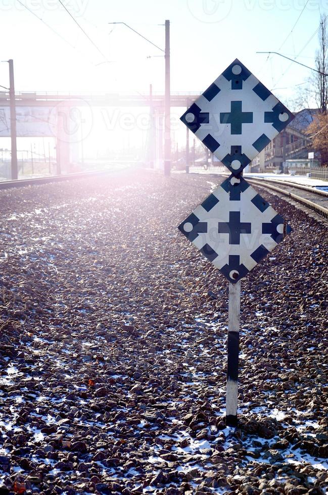 Eisenbahnschild mit Eisenbahnhintergrund foto