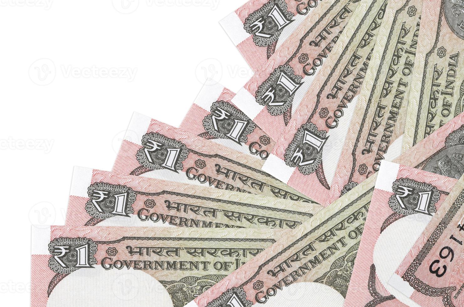 1 indische Rupie-Scheine liegen in unterschiedlicher Reihenfolge isoliert auf Weiß. Konzept für lokales Bankwesen oder Geldverdienen foto