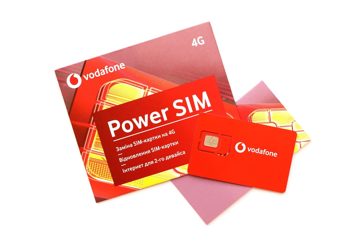 ternopil, ukraine - 5. juli 2022 vodafone power sim mobile card von vodafone group plc - britisches multinationales telekommunikationsunternehmen, das netze in 22 ländern betreibt foto