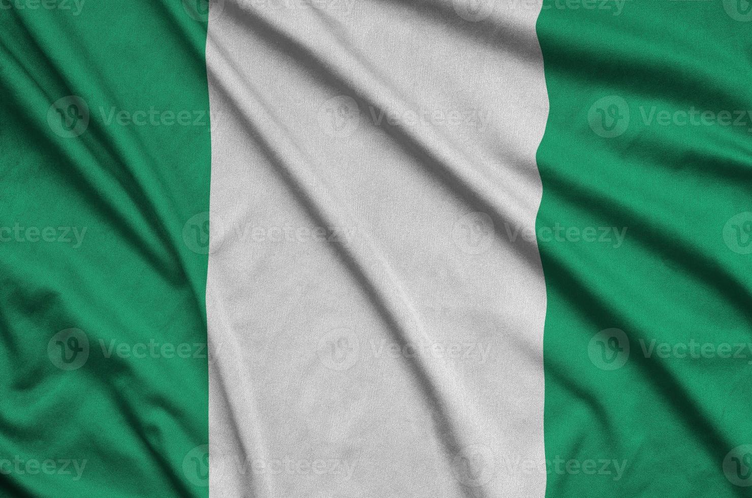 Die Nigeria-Flagge ist auf einem Sportstoff mit vielen Falten abgebildet. Sportteam-Banner foto