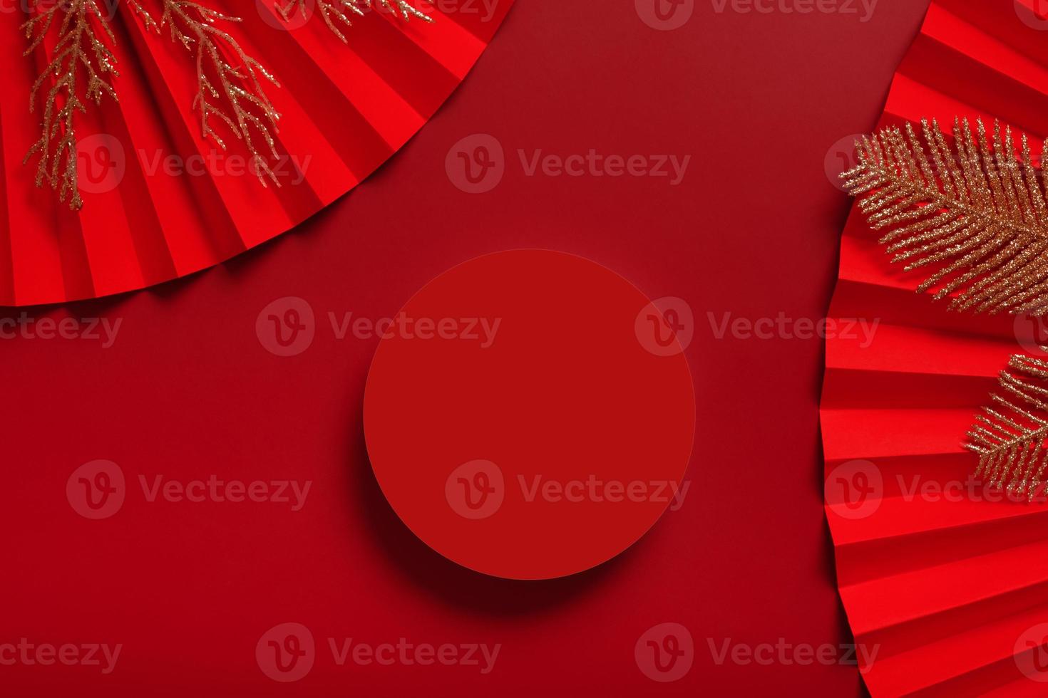 mock up podium runde bühne oder sockel und papierfächer chinesisches neujahrssymbol draufsicht foto
