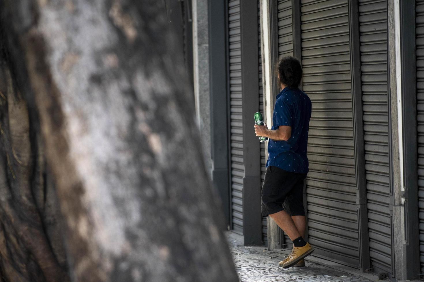 rio de janeiro, brasilien, 16. oktober 2022, carioca straße im stadtzentrum, mit alten fassaden foto