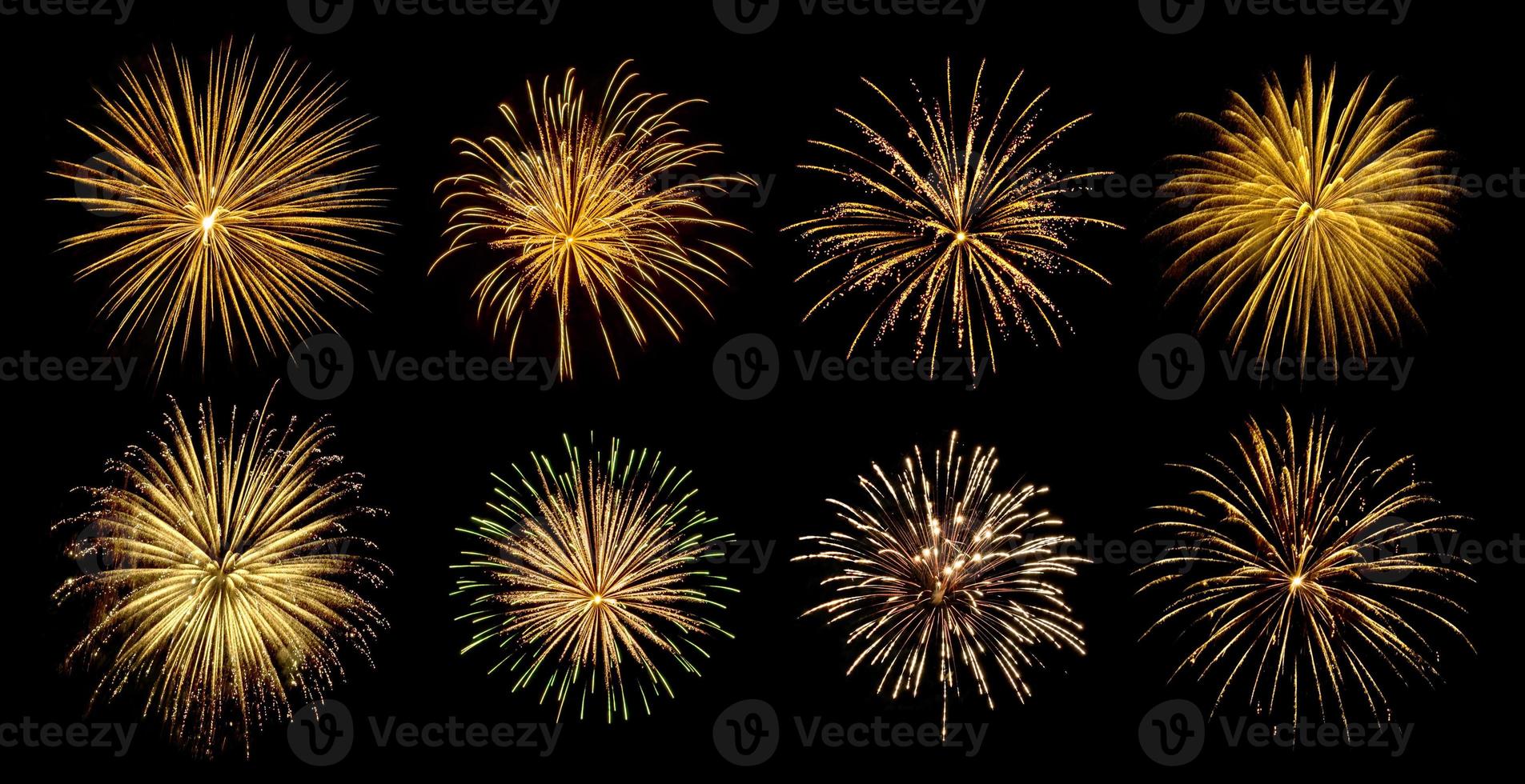 sammlung set erstaunlich schönes feuerwerk isoliert auf schwarzem hintergrund zum feierjubiläum frohen heiligabend und guten rutsch ins neue jahr foto