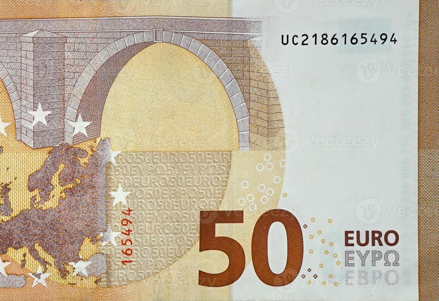 Fragmentteil einer 50-Euro-Banknote, Nahaufnahme mit kleinen braunen Details foto