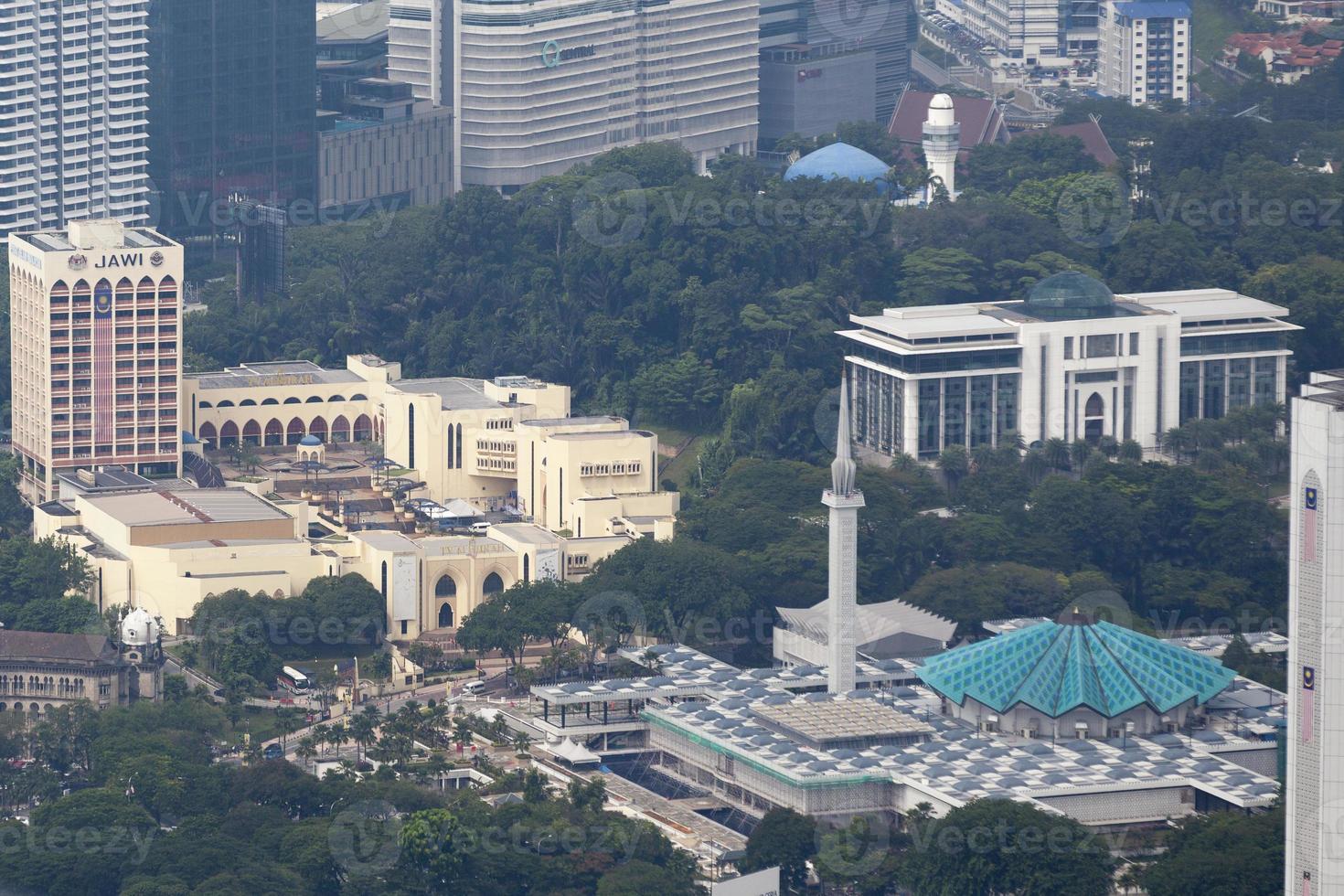 luftaufnahme der nationalmoschee von malaysia in kuala lumpur foto