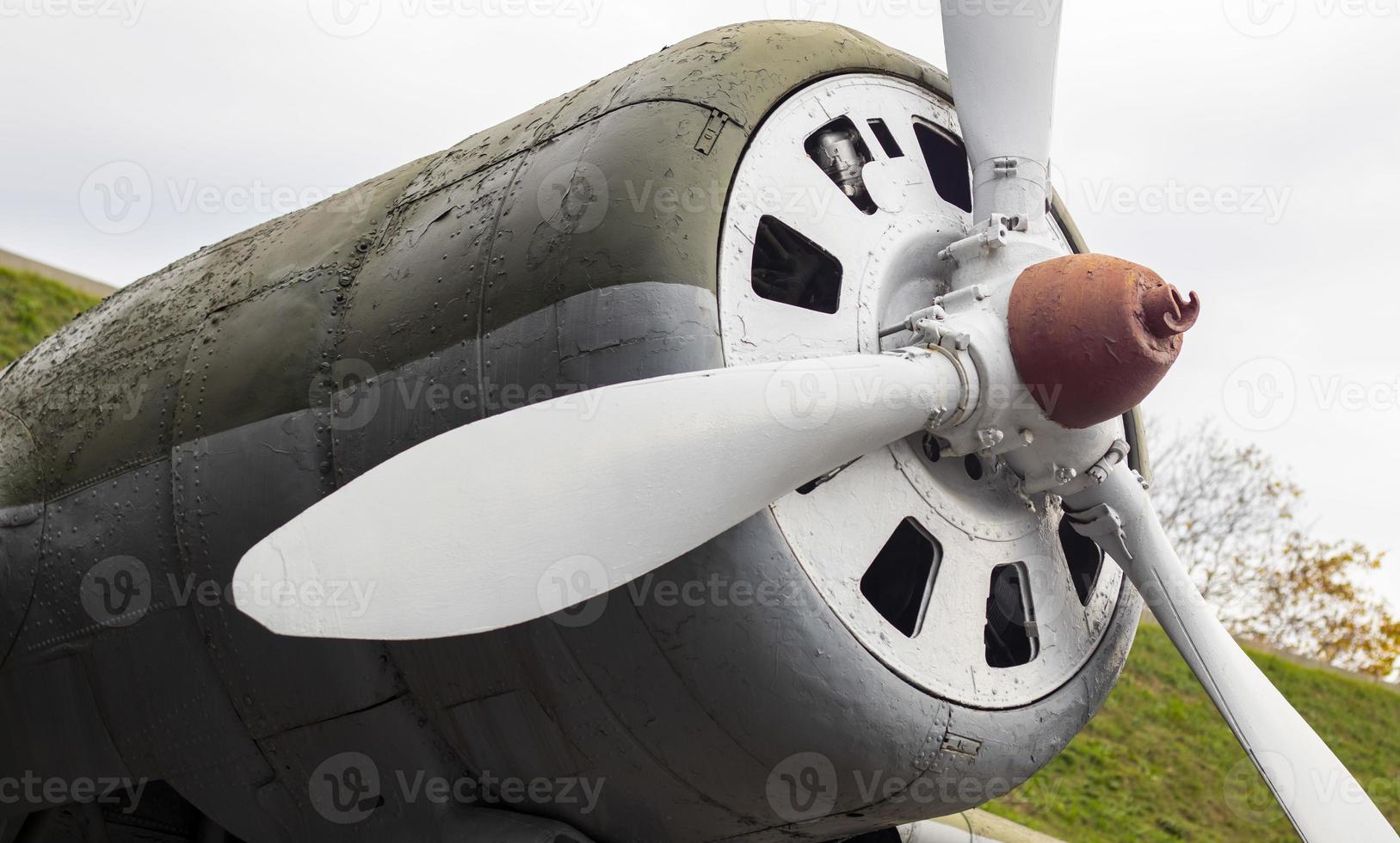 sowjetisches mittelstrecken-kolbenpassagier- und militärisches transportflugzeug des zweiten weltkriegs li-2. foto