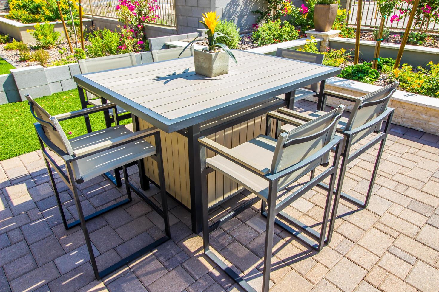 Hinterhof-Terrassenmöbel mit Tisch und sechs Stühlen foto