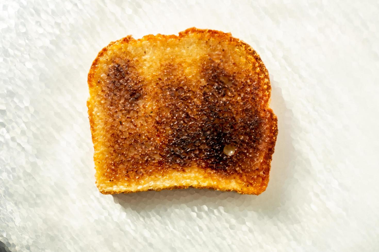 abstrakter toast auf weiß foto