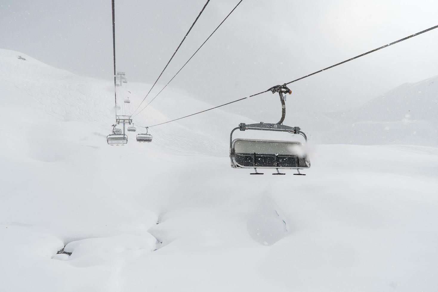 Seilbahn im Schnee foto