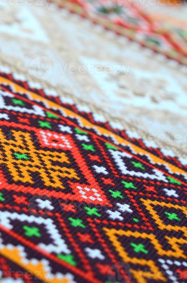 traditionelle ukrainische volkskunst gestricktes stickmuster auf textilgewebe foto