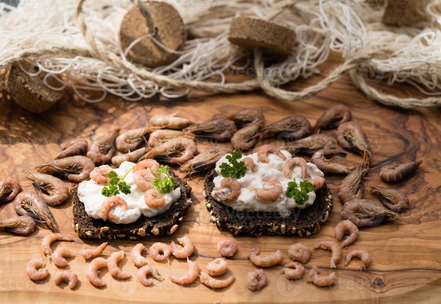 Salat mit frischen Nordseekrabben foto