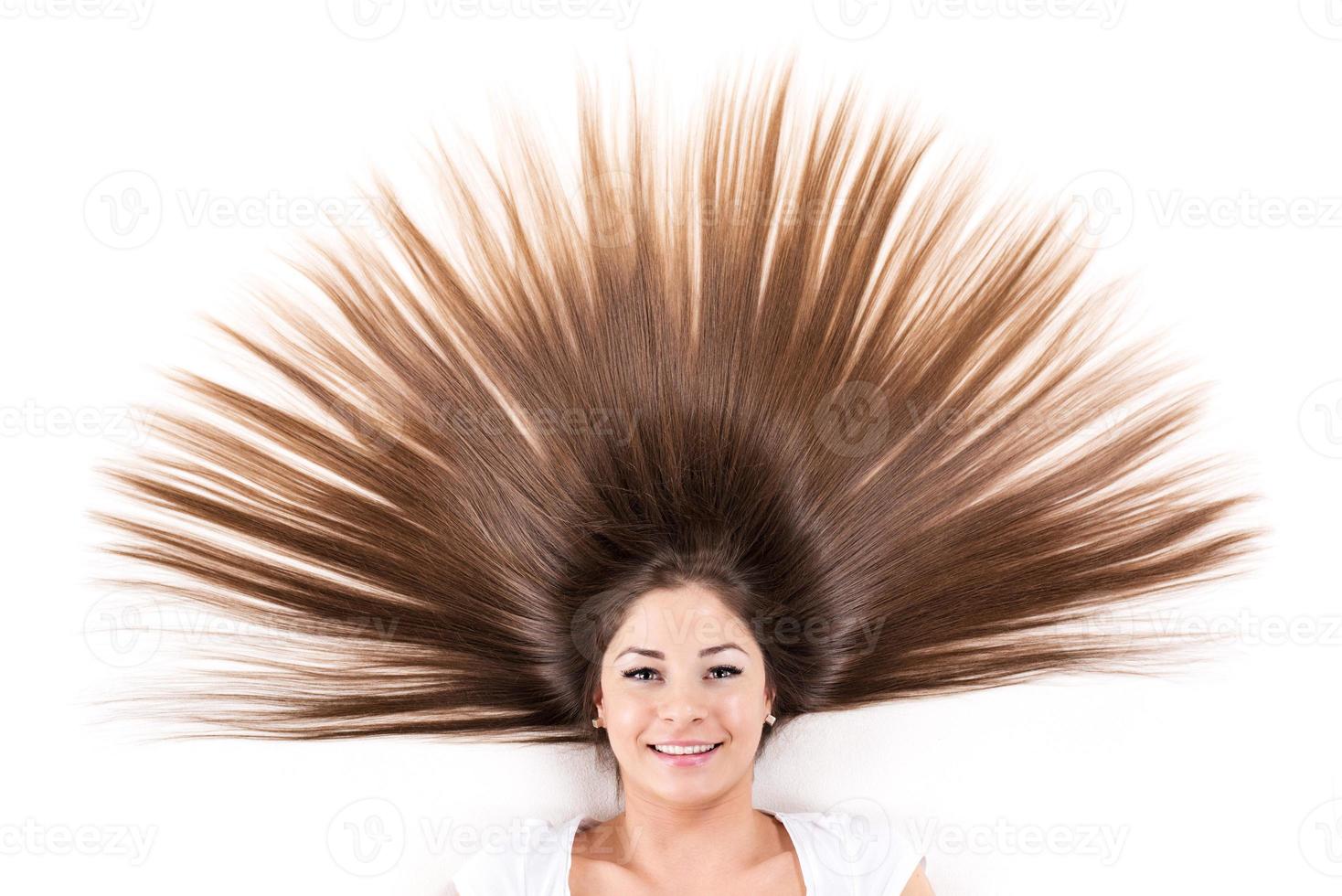 Brünette mit langen Haaren foto