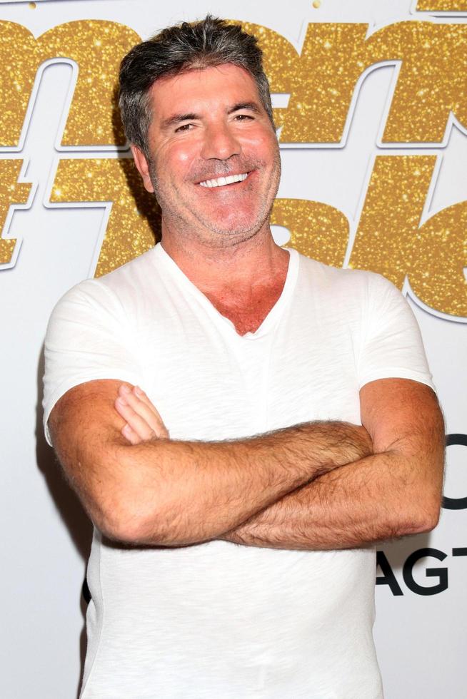 los angeles - 4. sep - simon cowell bei der america s got talent live show roter teppich im dolby theatre am 4. september 2018 in los angeles, ca foto