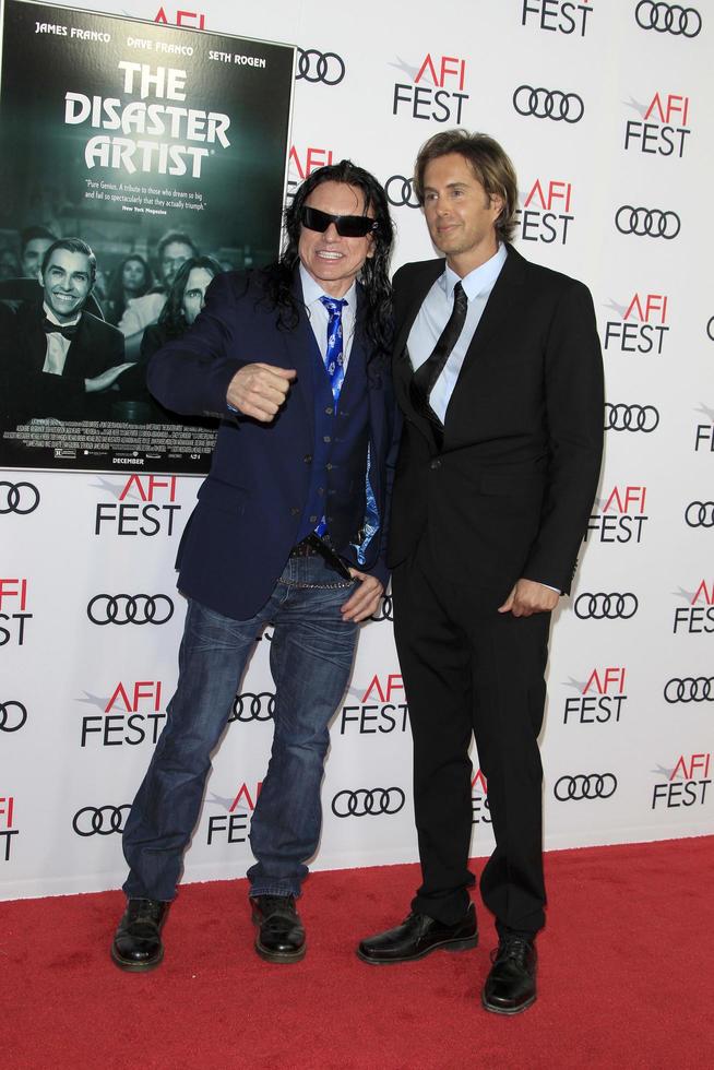 los angeles - nov 12 - tommy wiseau, greg sistero beim afi fest 2017 the disaster artist screening im tcl chinese theater imax am 12. november 2017 in los angeles, ca foto