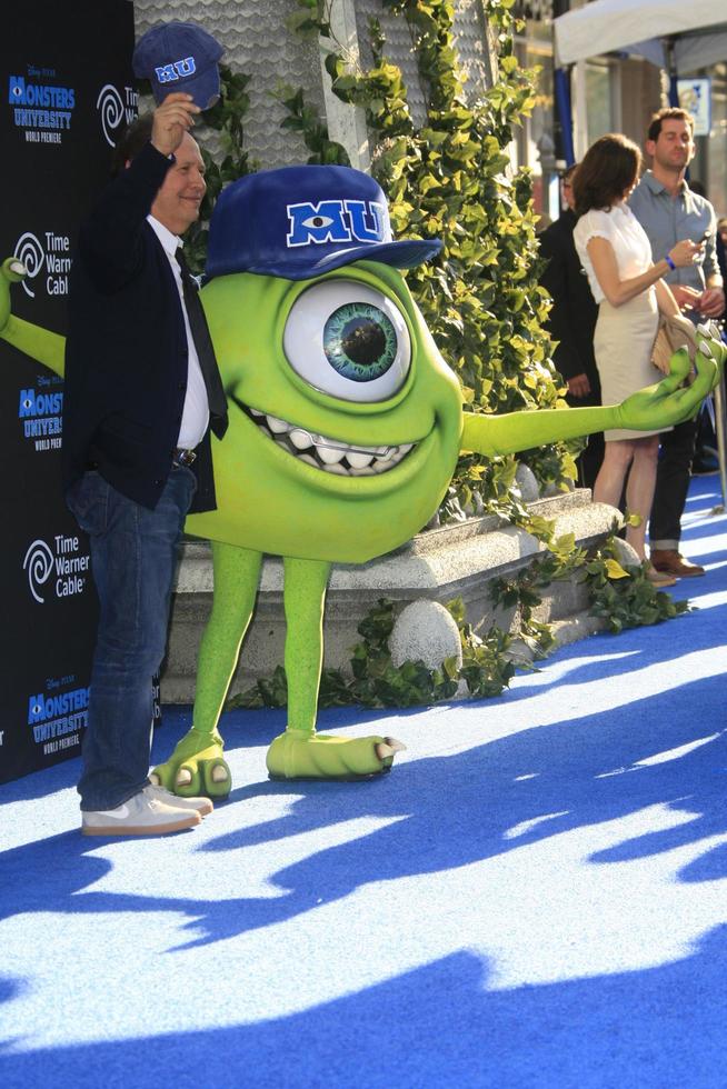 los angeles, 17. juni - billy crystal bei der monsters university premiere im el capitan theater am 17. juni 2013 in los angeles, ca foto