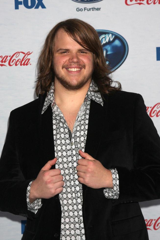 los angeles, feb 20 - caleb johnson auf der finalistenparty von american idol 13 im fig and olive am 20. februar 2014 in west hollywood, ca foto