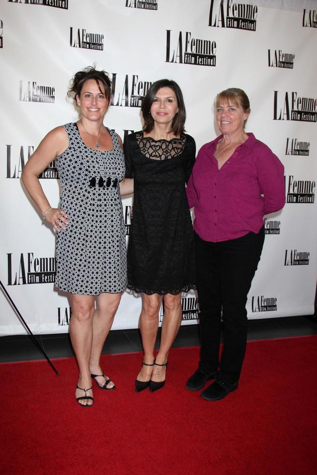 los angeles, oktober 19 - christine fry, finola hughes, annie dahlgren bei der bet-vorführung beim le femme filmfestival in den regal 14 theatres am 19. oktober 2013 in los angeles, ca foto