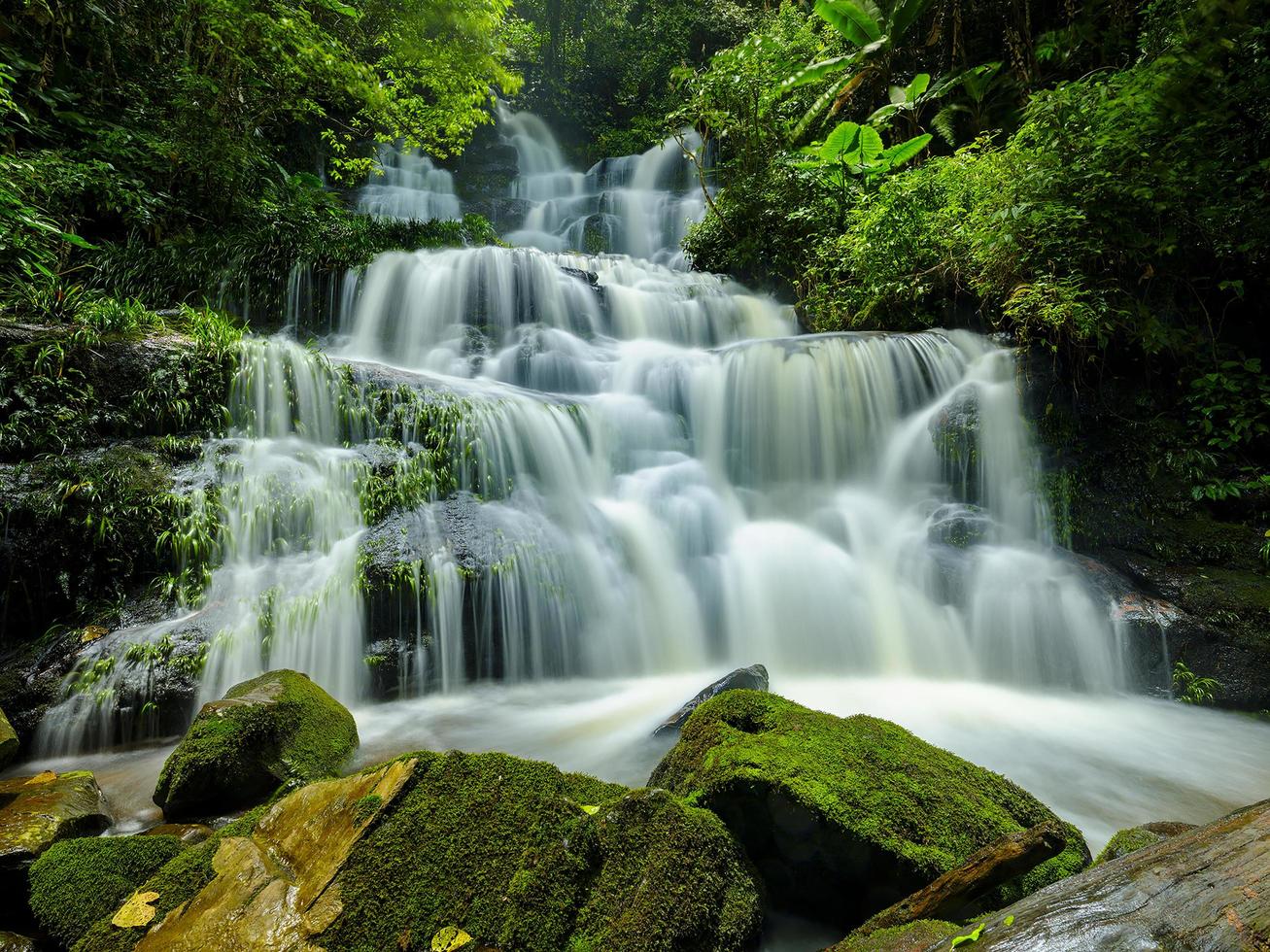 glatter Wasserfallhintergrund foto