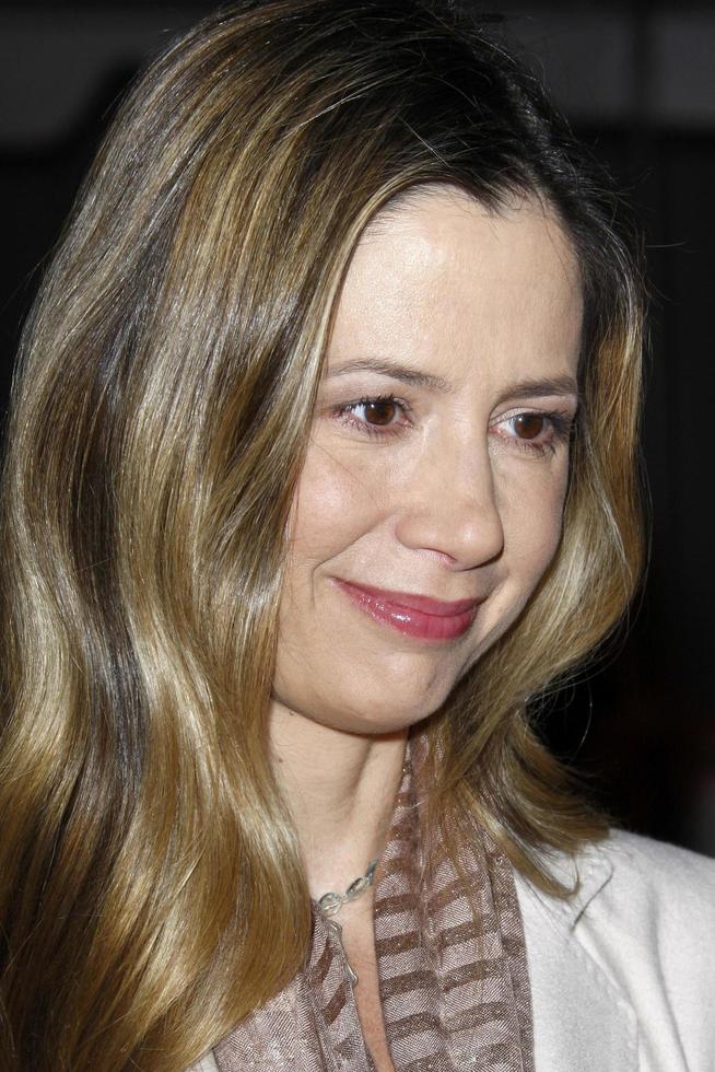 los angeles, 29. oktober - mira sorvino kommt am 29. oktober 2011 in santa monica, ca., zum 18. jährlichen dream halloween los angeles im barker hanger an foto