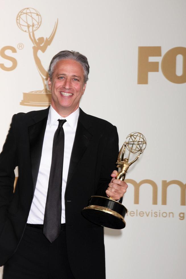 los angeles, sep 18 - jon stewart im presseraum bei den 63. primetime emmy awards im nokia theater am 18. september 2011 in los angeles, ca foto