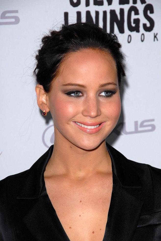 Los Angeles, 19. November - Jennifer Lawrence kommt am 19. November 2012 in Beverly Hills, Ca foto