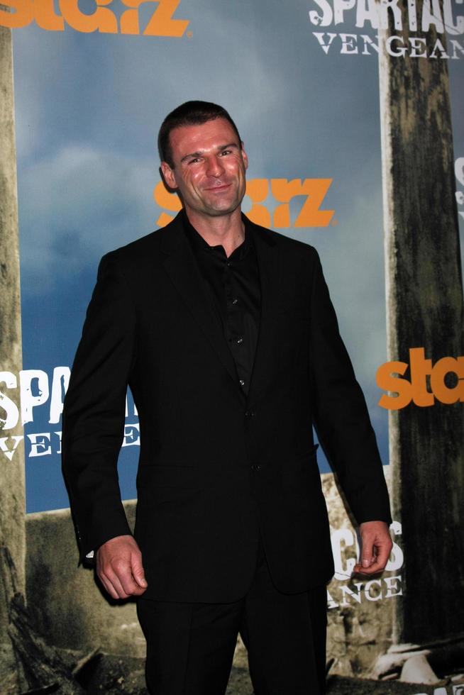 los angeles, 18. jan - stephen dunlevy kommt am spartacus - vengeance vorführung der starz serie staffel 3 premiere in den arclight theatern am 18. januar 2012 in los angeles, ca foto