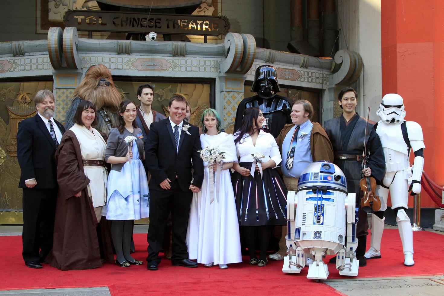 los angeles, 17. dezember - andrew porters, caroline ritter bei den australischen star wars-fans heiraten in einer star wars-hochzeit im tcl chinese theater am 17. dezember 2015 in los angeles, ca foto