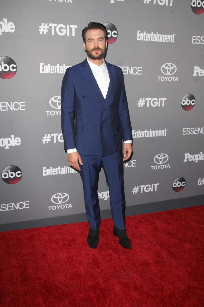 los angeles, 26. september - charlie weber bei der tgit 2015-premiere auf dem roten teppich im gracias madre am 26. september 2015 in los angeles, ca foto