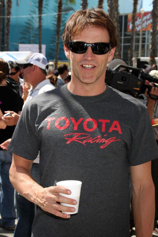 los angeles, 16. april - stephen moyer beim toyota grand prix pro promi rennen auf der toyota grand prix strecke am 16. april 2011 in long beach, ca foto