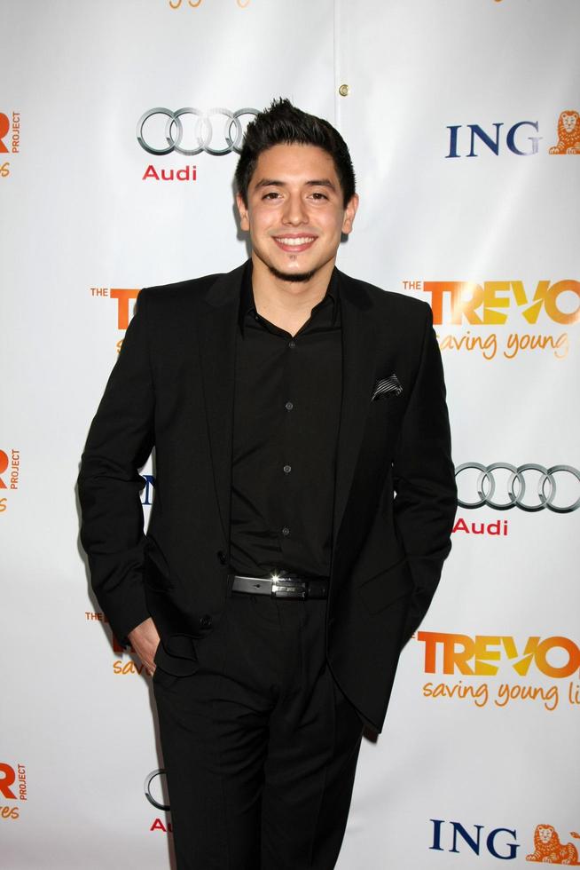 los angeles, 4. dezember - stefano langone kommt zu den trevor project s 2011 trevor live im hollywood palladium am 4. dezember 2011 in los angeles, ca foto