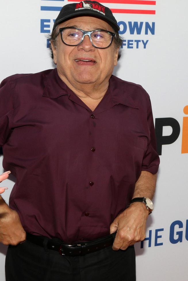 los angeles, 3. mai - danny devito bei der under the gun-premiere im samuel goldwyn theater am 3. mai 2016 in beverly hills, ca foto