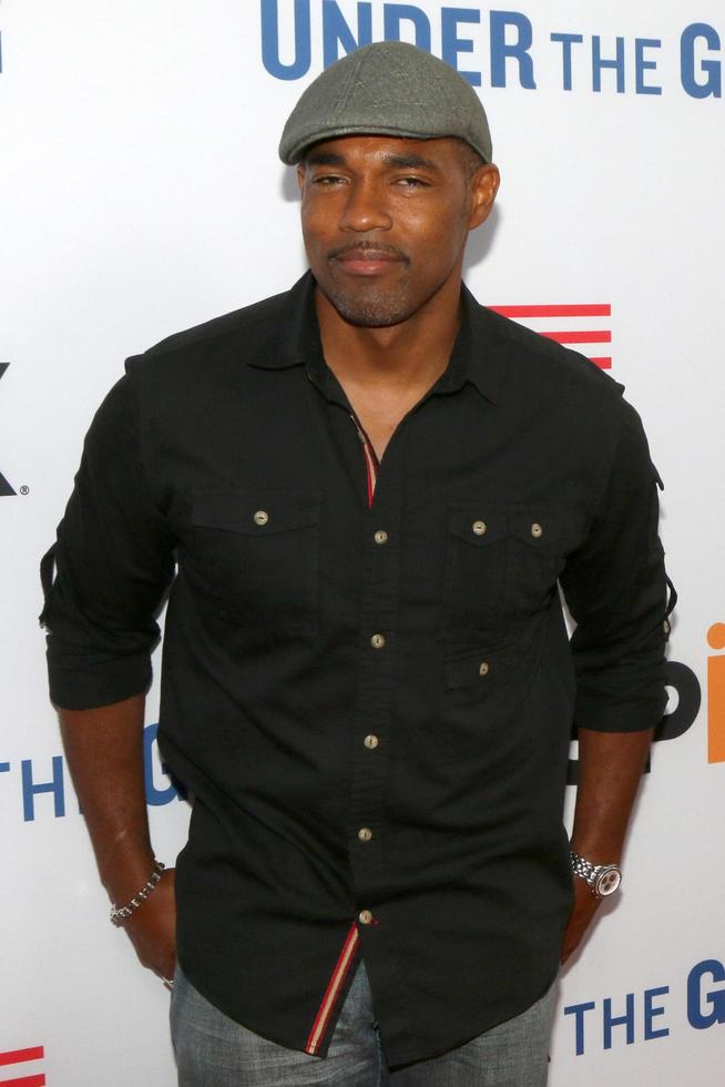 los angeles, 3. mai - jason george bei der under the gun-premiere im samuel goldwyn theater am 3. mai 2016 in beverly hills, ca foto