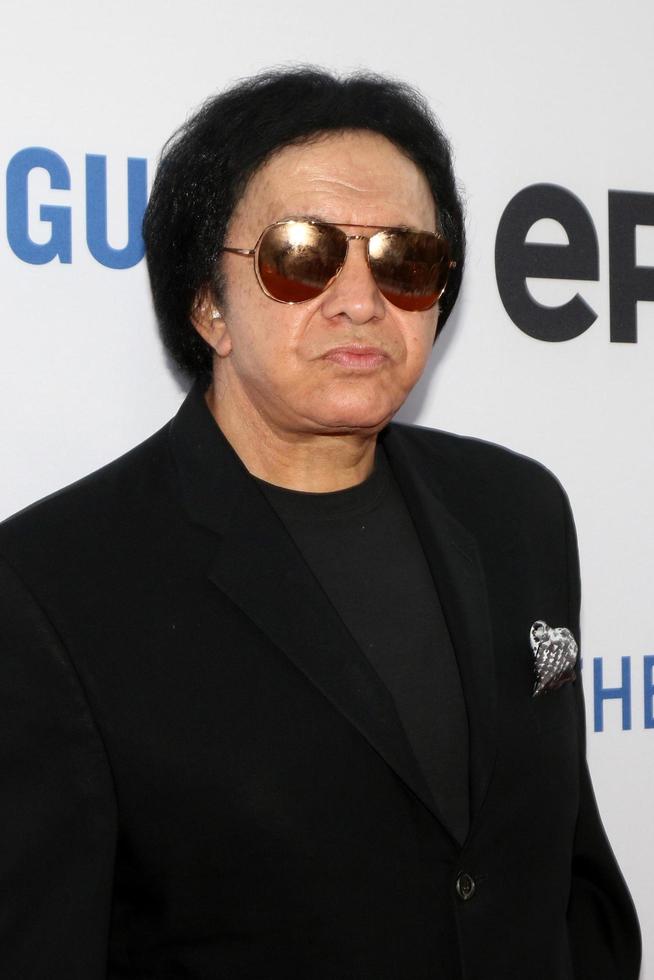 los angeles, 3. mai - gene simmons bei der under the gun-premiere im samuel goldwyn theater am 3. mai 2016 in beverly hills, ca foto