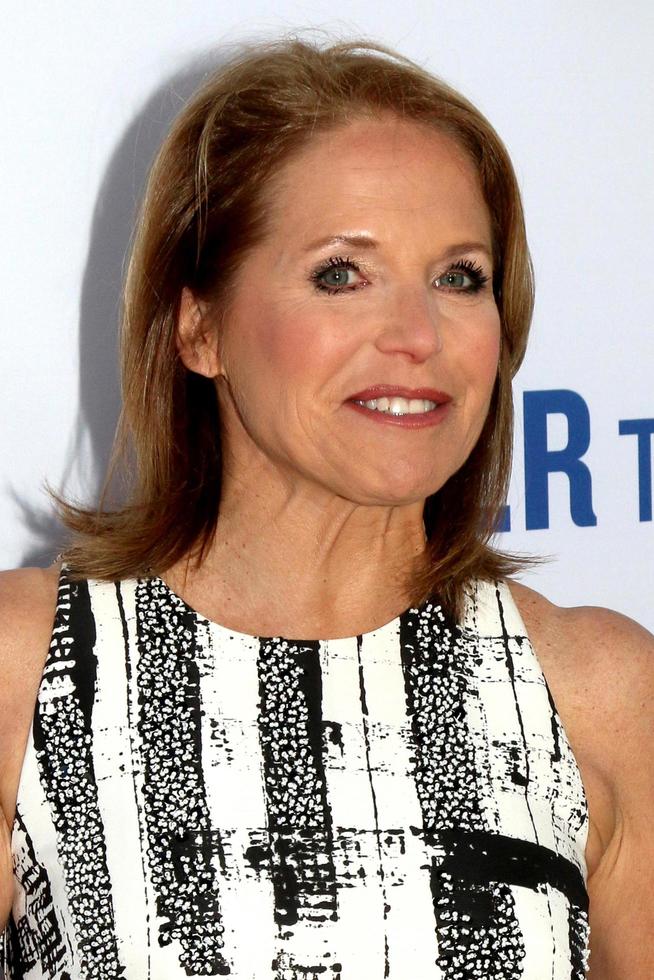 los angeles, 3. mai - katie couric bei der under the gun-premiere im samuel goldwyn theater am 3. mai 2016 in beverly hills, ca foto