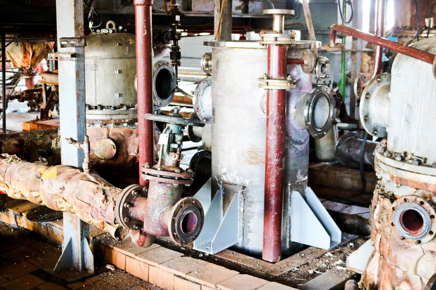 Reparatur von chemischen Prozessausrüstungen von Rohrleitungen, Pumpen, Tanks, Wärmetauschern, Flanschen und Ventilen in der Chemie, Petrochemie, Raffinerie foto