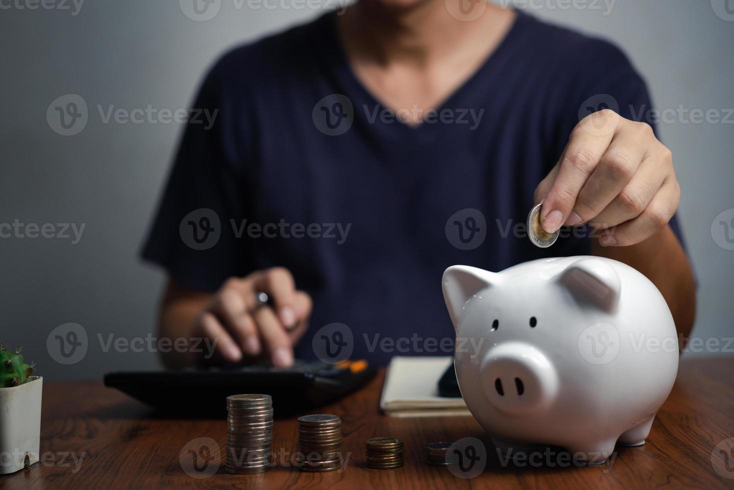 deponieren fonds wachstum einsparungen sparschwein finanzieren bargeld münze währung wirtschaft investition. Geschäftssteuervermögen Einkommensdarlehen Ruhestandskonzept. foto