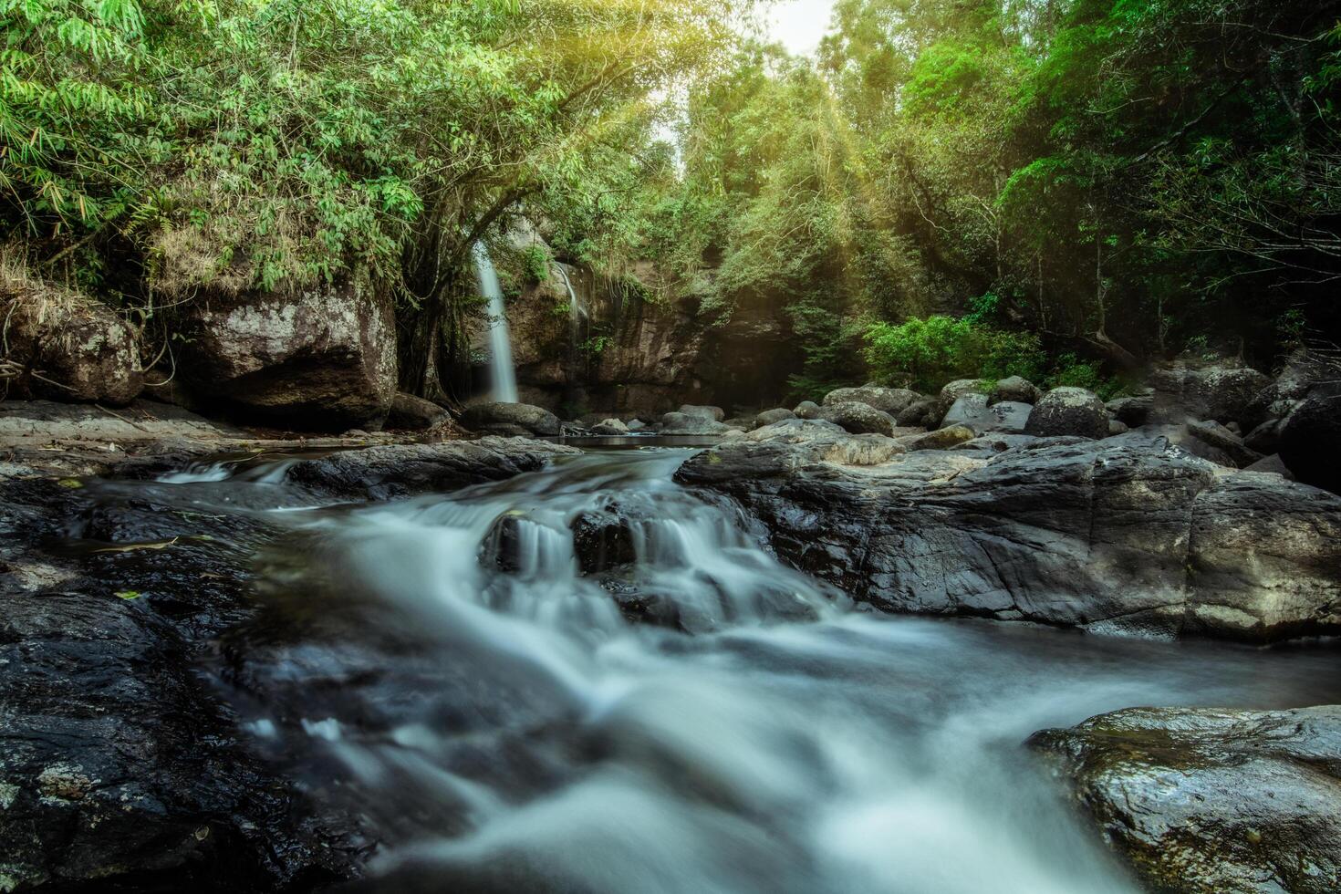 der haew suwat wasserfall in thailand foto