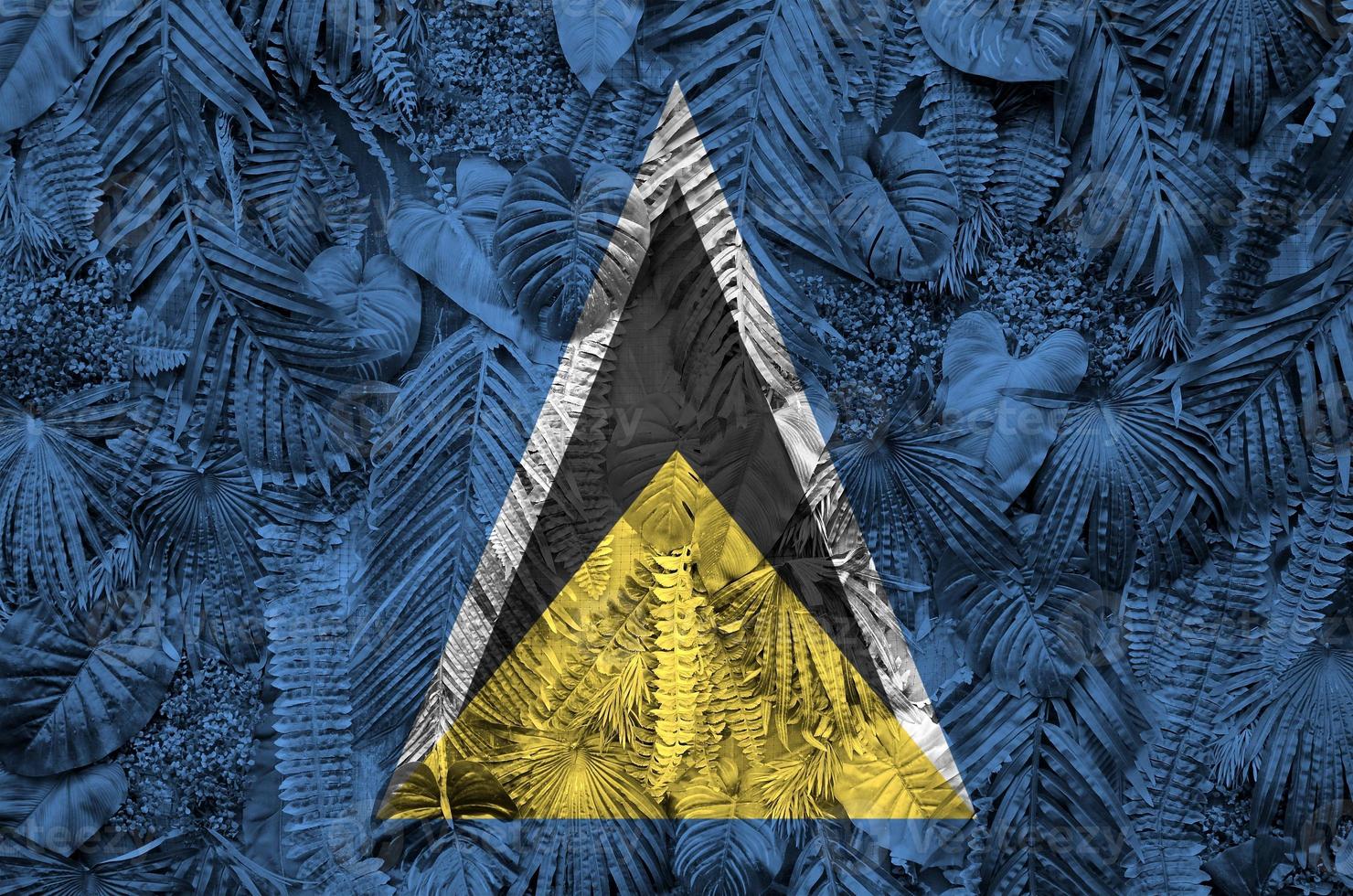 St. Lucia-Flagge auf vielen Blättern von Monstera-Palmen. trendige modische Kulisse foto