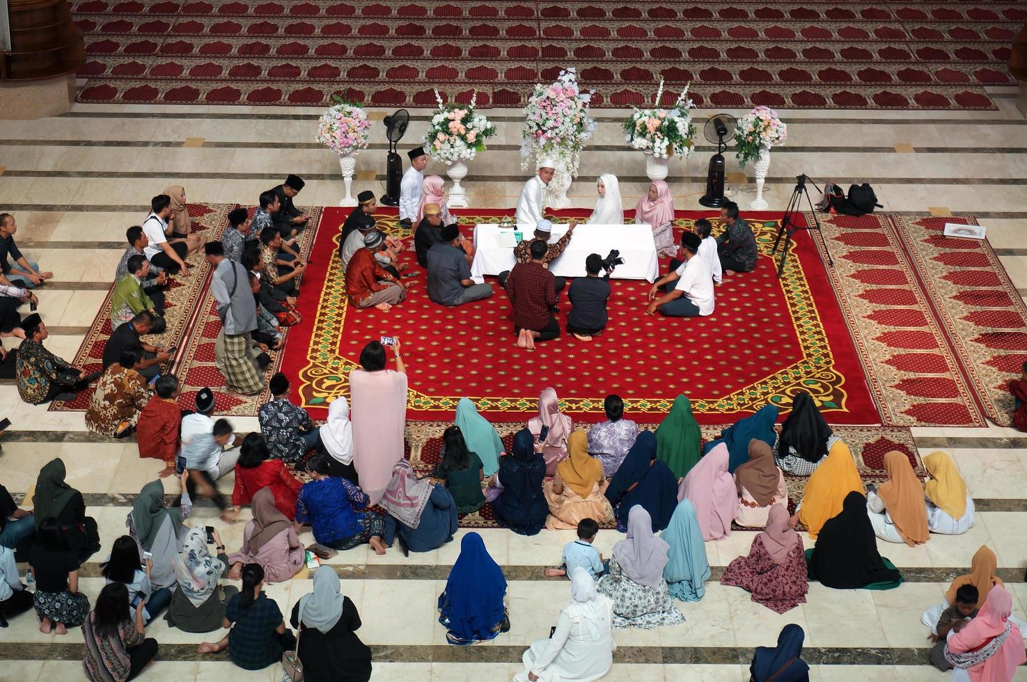 sangatta, ostkalimantan, indonesien, 2020 - islamischer ehevertrag in der al faruq moschee. Ein islamischer Ehevertrag ist ein islamischer Ehevertrag. foto