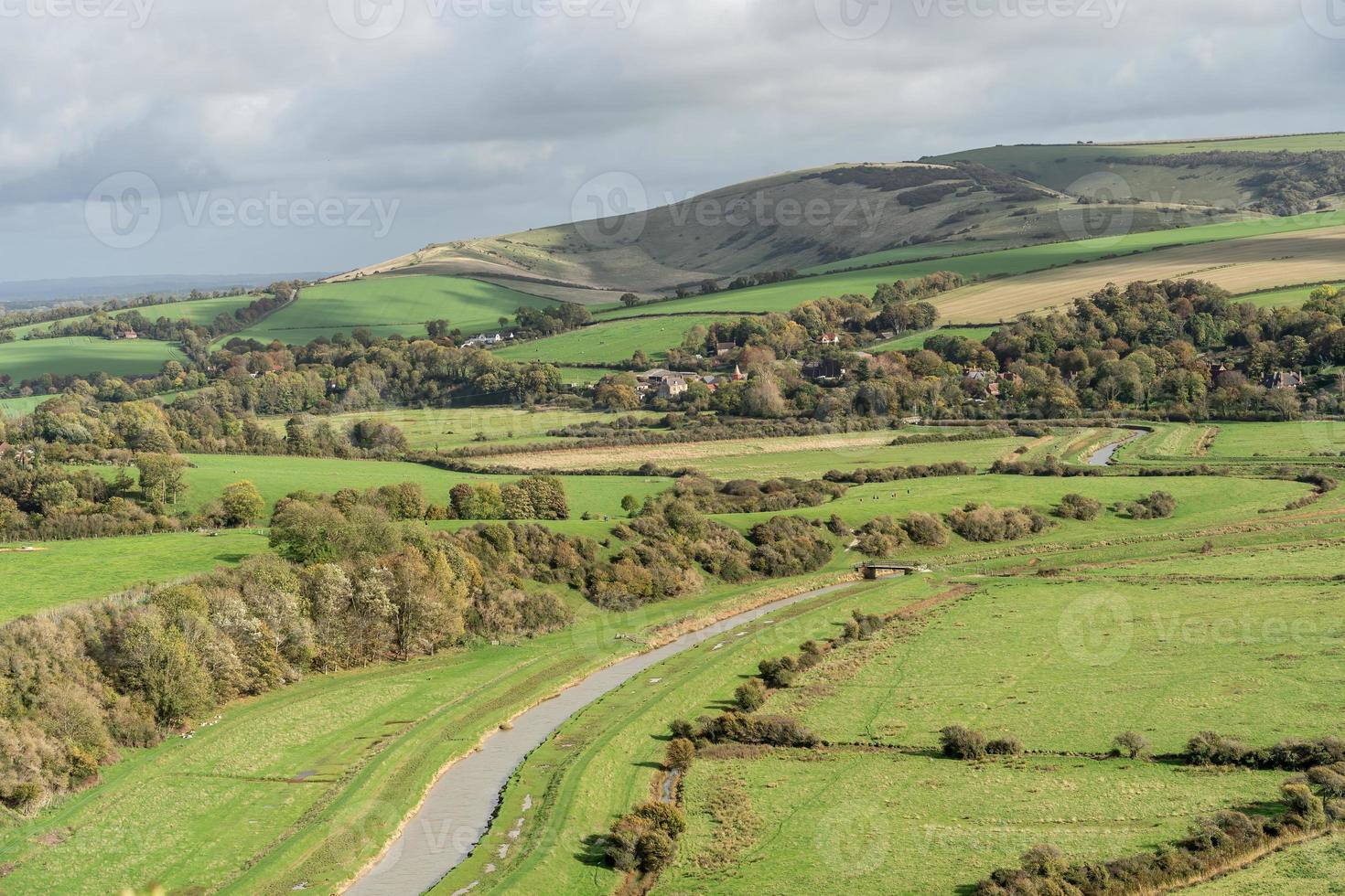 Blick auf das Tal des Cuckmere River vom Aussichtspunkt High and Over in Sussex foto