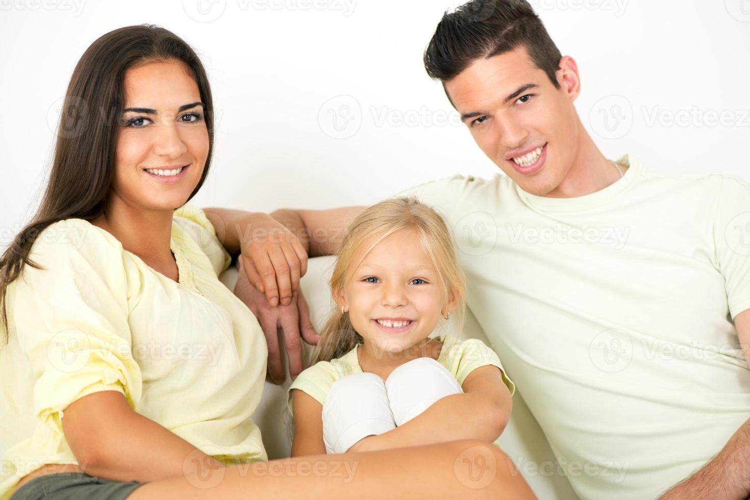 glückliche Familie zu Hause foto