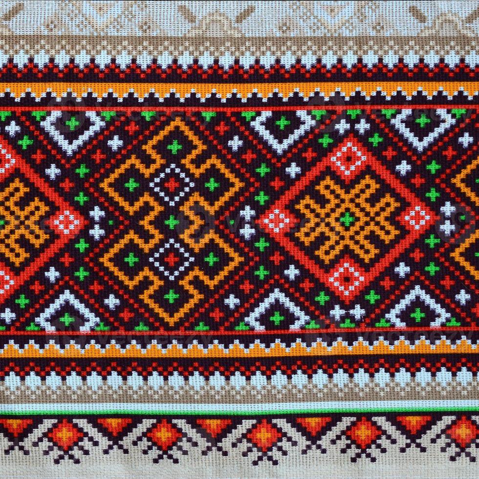 traditionelle ukrainische volkskunst gestricktes stickmuster auf textilgewebe foto