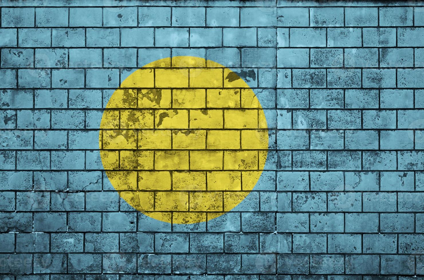 Palau-Flagge wird auf eine alte Backsteinmauer gemalt foto