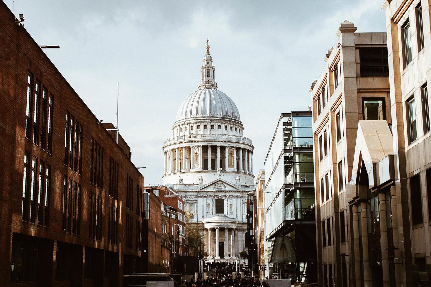 london, vereinigtes königreich, 2020 - blick auf st. Pauls Kathedrale während des Tages foto